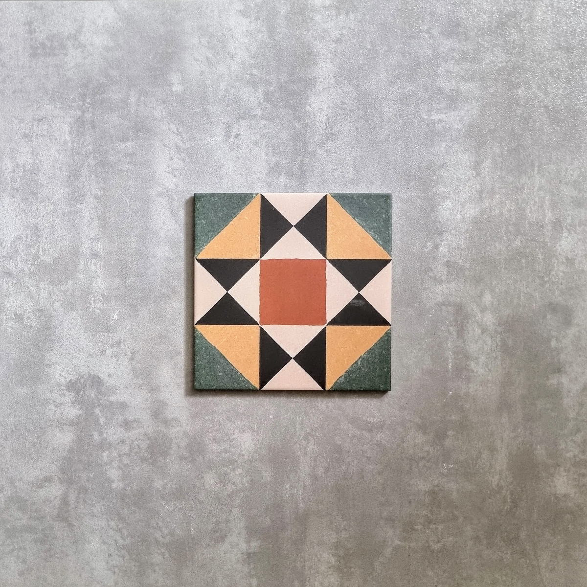 FULL TILE SAMPLE Newton Manor 20cm x 20cm