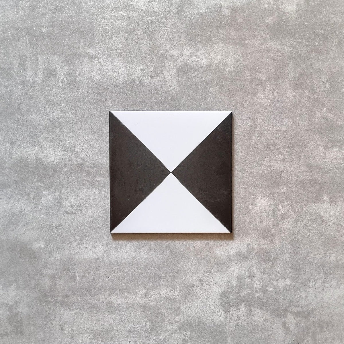 Harlequin Quarter Black 20cm x 20cm