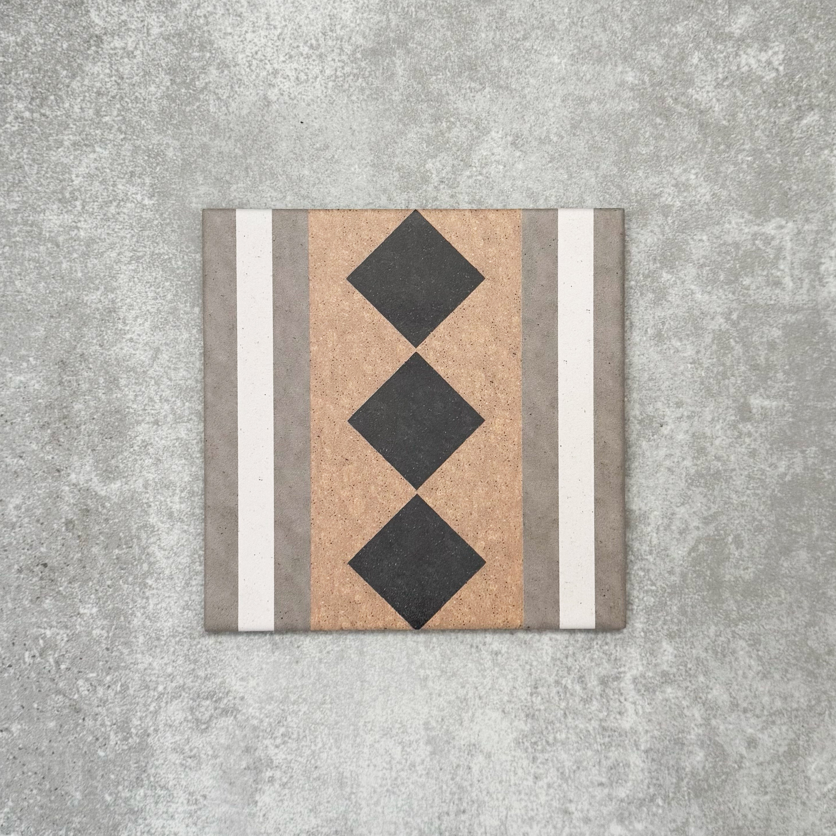 Banbury Manor Victorian Side / Border Tile 20cm x 20cm