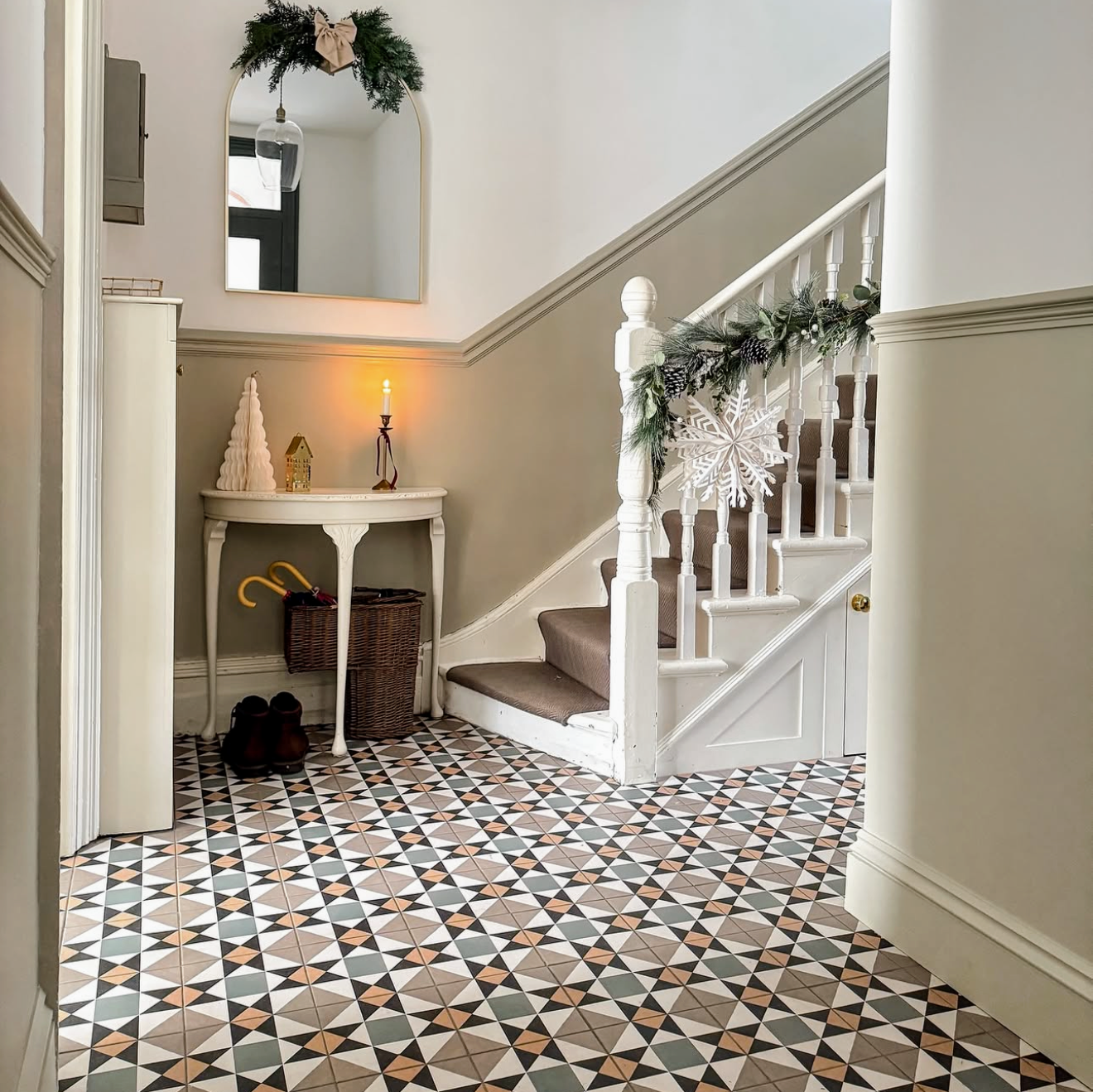 Banbury Manor Tiles Victorian Encaustic Tile Wall & Floor - 20cm x 20cm