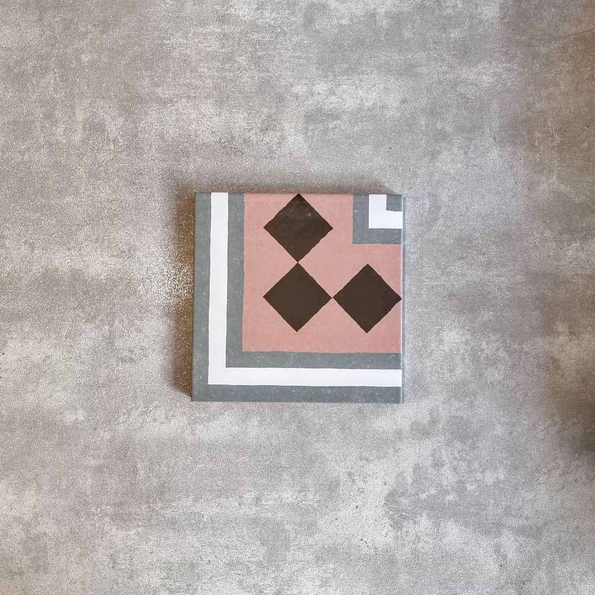 FULL TILE SAMPLE Farnham MINI Manor Corner 15cm x 15cm