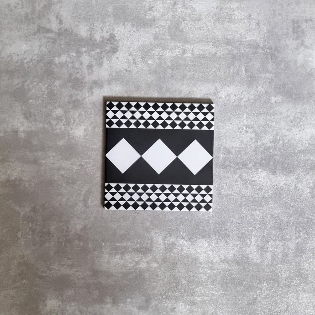 FULL TILE SAMPLE Mulberry SIDE 20cm x 20cm