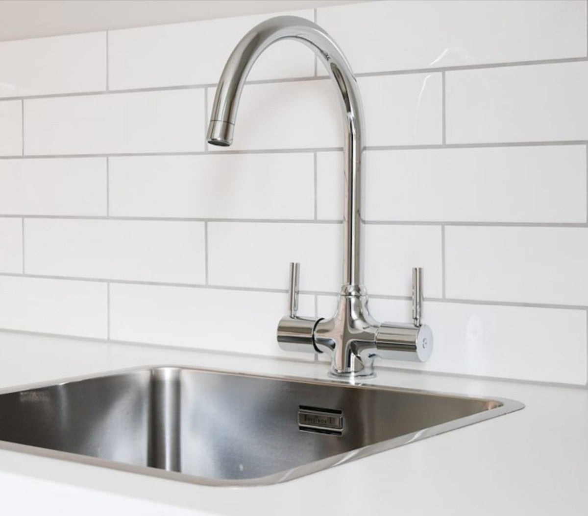 Brooklyn White Gloss  | Flat Subway Metro Brick Wall Tile | 7.5cm x 30cm